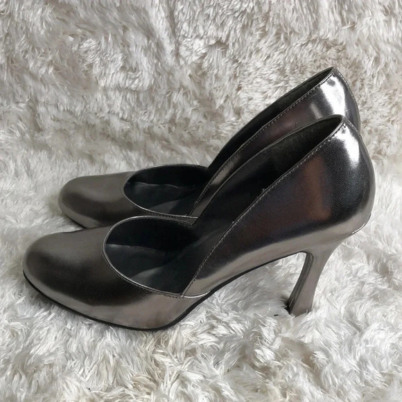 🌸NEW🌸 NEWPORT NEWS Pewter Heels - Picture 5 of 7